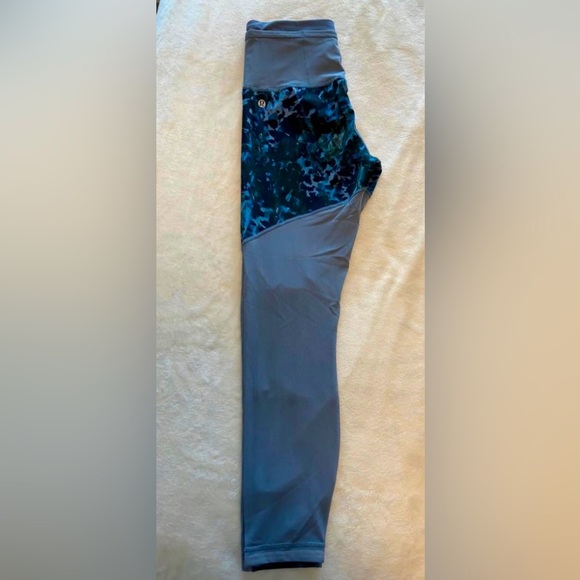 Lululemon- Running in the City 7/8 Tight- Size 6 - Picture 3 of 5